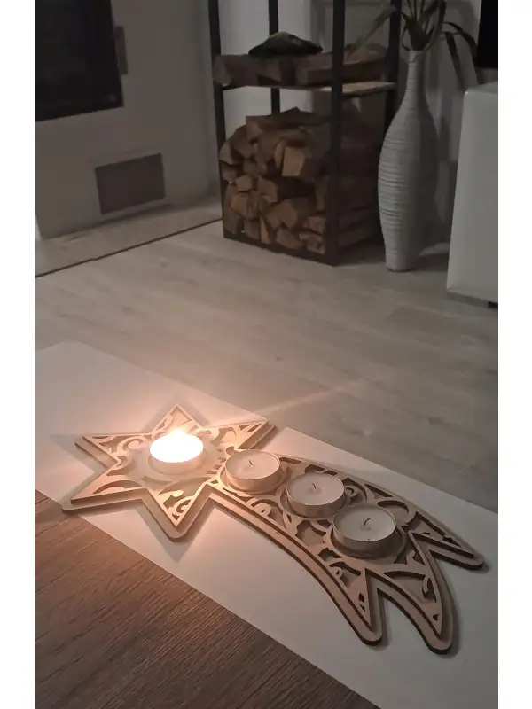 Dřevěný adventní svícen